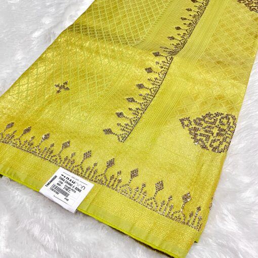 Tarahood Woven Design Beads and Stones Pure Silk Kanjeevaram Saree - Image 4