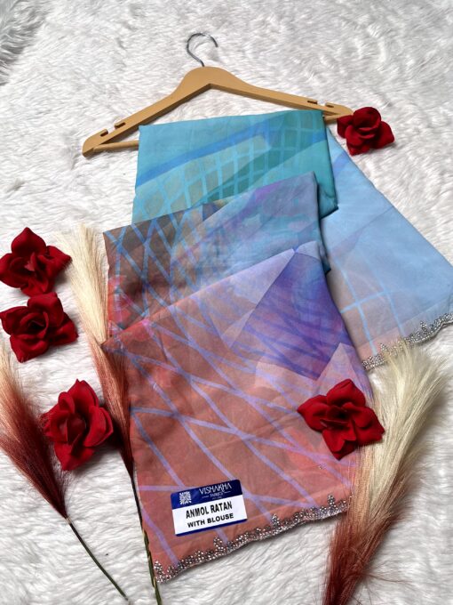 Tarahood Floral And Symmetrical Printed Saree - Image 2