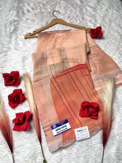 Tarahood Floral And Symmetrical Printed Saree - Image 11