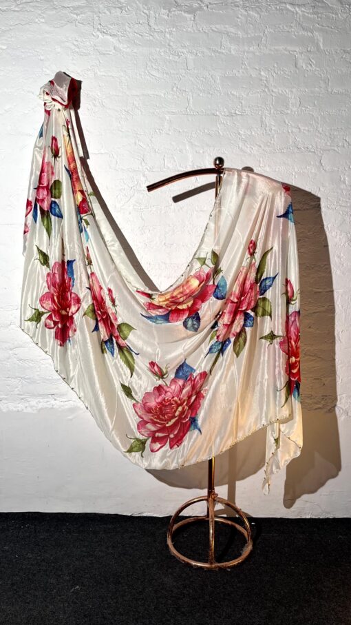 Tarahood Chinon Floral Print Saree With Hand Work - Image 9